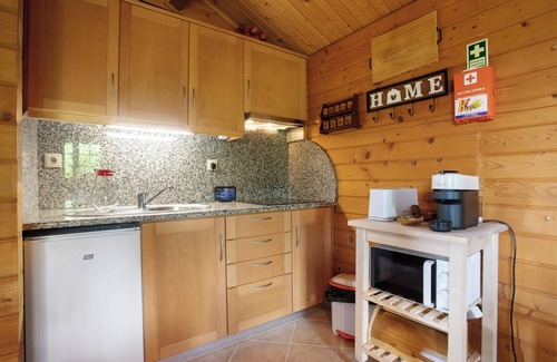 Lourinha House | Country House 'Quinta Do Castelo - Casa De Madeira' with Mountain View and Air Conditioning