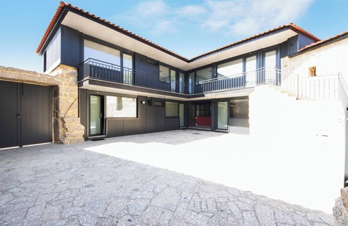 Rossas Villa | Country House 'Quinta De Ramil' with Mountain View, Wi-Fi and Air Conditioning