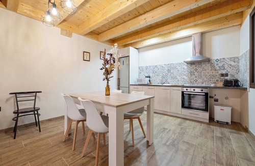 Ejulve House | Country House 'Sierra De Majalinos' with Mountain View, Wi-Fi and Air Conditioning