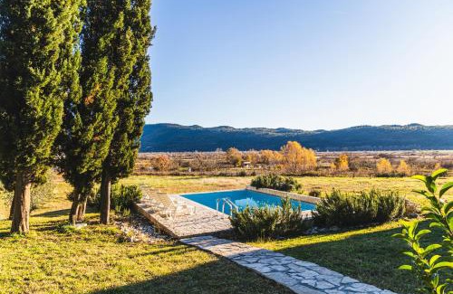 Lovorno Apartment | Country House Uros in Nature with Pool