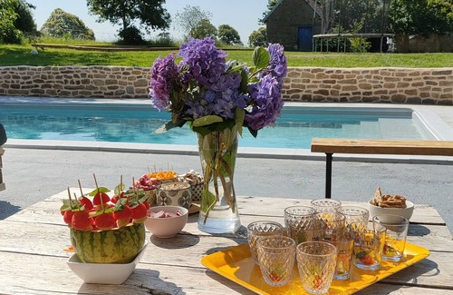 Isigny-le-Buat House | Country house with pool and spa