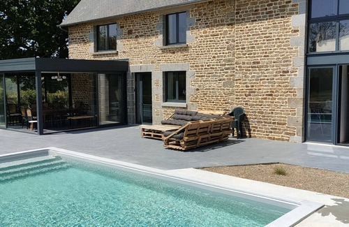 Isigny-le-Buat House | Country house with pool and spa