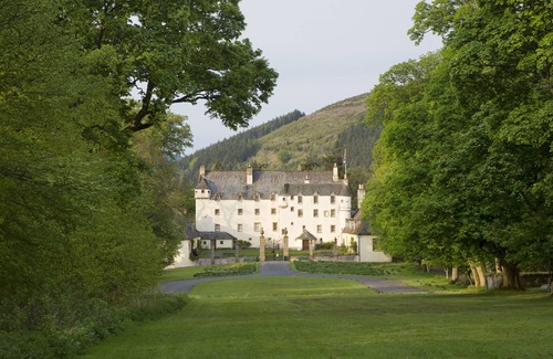 Cardrona House | Country House with large garden, ample parking, sleeping 18 people