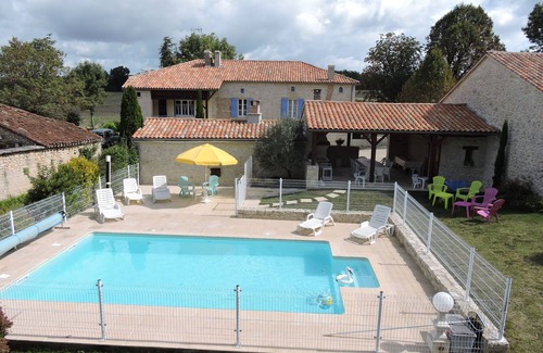 Mauroux House | Country house with heated pool.