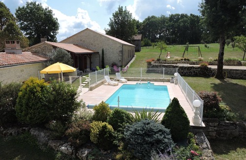 Mauroux House | Country house with heated pool.
