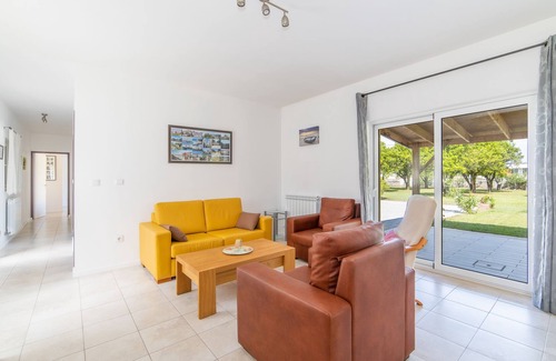 Cantanhede Apartment | Country house with swimming pool and orange grove, ideal for peaceful holidays.