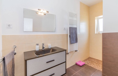 Cantanhede Apartment | Country house with swimming pool and orange grove, ideal for peaceful holidays.