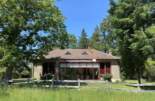 Challes House | Country house with swimming pool and tennis court