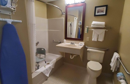 Bangor Hotel | Country Inn at The Mall