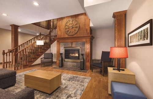 Forest Lake Hotel | Country Inn & Suites by Radisson, Forest Lake, MN