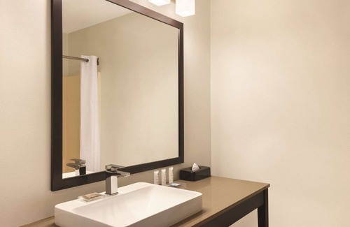 Forest Lake Hotel | Country Inn & Suites by Radisson, Forest Lake, MN