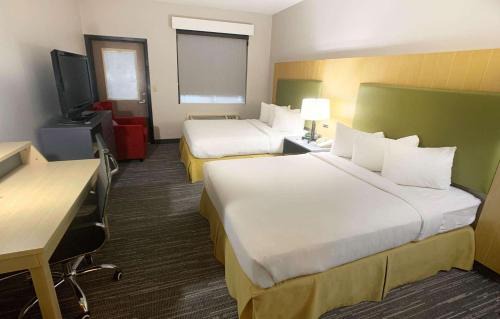 Fort Worth Hotel | Country Inn & Suites by Radisson, Fort Worth West l-30 NAS JRB