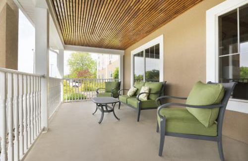 Burlington Hotel | Country Inn & Suites by Radisson, Burlington Elon , NC