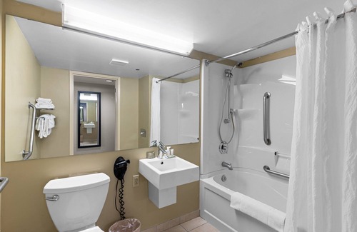 North Industrial Hotel | Country Inn & Suites by Radisson, Saskatoon, SK