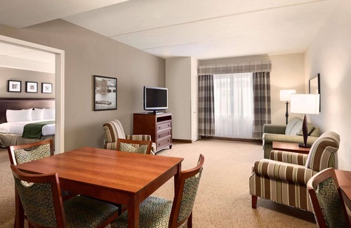 West Seneca Hotel | Country Inn & Suites by Radisson, Buffalo South I-90, NY