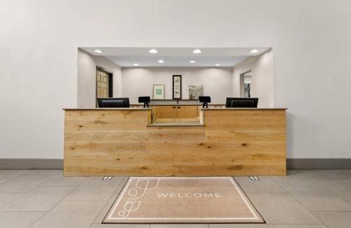 Hollins Hotel | Country Inn & Suites by Radisson, Roanoke, VA