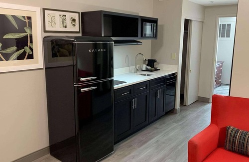 Barrio Hollywood Hotel | Country Inn & Suites by Radisson, Tucson City Center, AZ