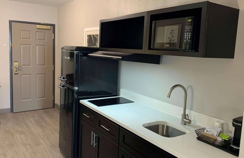 Barrio Hollywood Hotel | Country Inn & Suites by Radisson, Tucson City Center, AZ