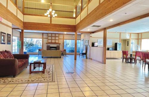Larkspur Hotel | Country Inn & Suites by Radisson, Bend, OR