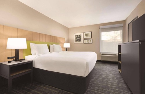 Dunn Hotel | Country Inn & Suites by Radisson, Dunn, NC