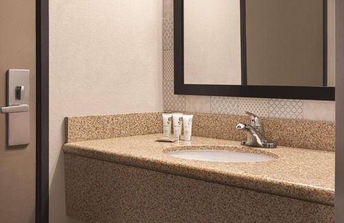 Dunn Hotel | Country Inn & Suites by Radisson, Dunn, NC