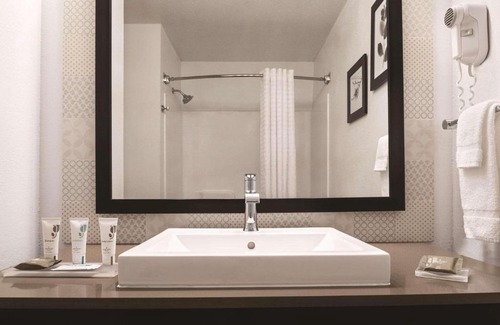 Cottage Grove Hotel | Country Inn & Suites by Radisson, Cottage Grove, MN