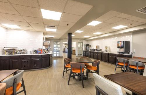 Huntersville Hotel | Country Inn & Suites by Radisson, Lake Norman Huntersville, NC