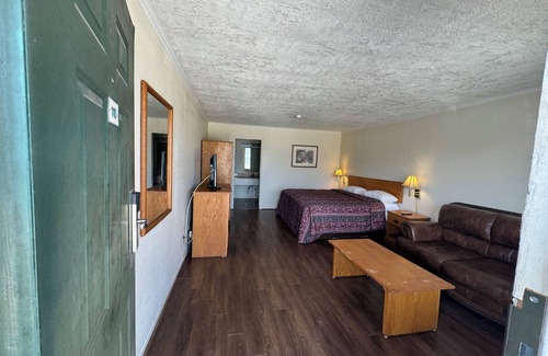 New Llano Hotel | Country Inn