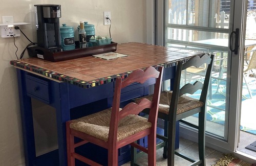 Centennial Apartment | Country Living for Grandparents, Travel Nurses and Execs!