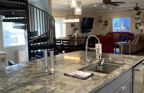 Citrus Heights House | Country living in the city, quiet and private!