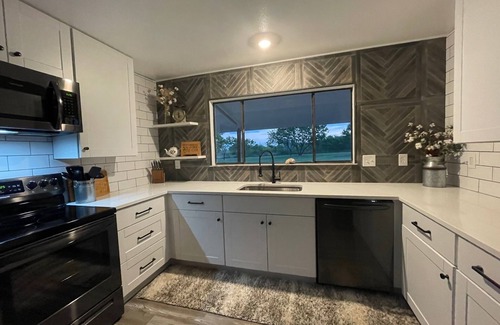 Lockhart House | Country Living with all the Amenities