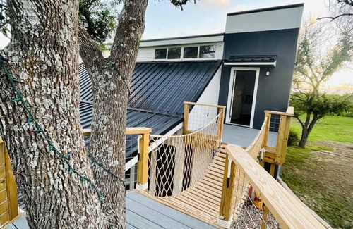 Lockhart House | Country Living with all the Amenities