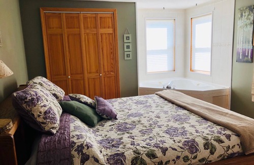 LaFayette Cabin | Country Lodge: Hot Tub, Waterfalls, Pond, Hiking, Amazing Views, & Chickens