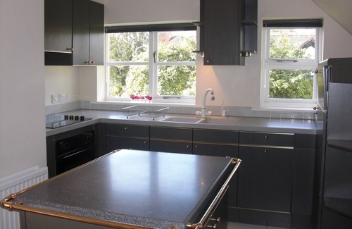 Farnham Apartment | Country Meadow Retreat with Tennis