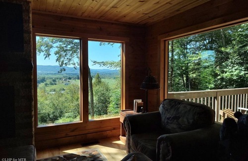 Davis Cabin | Country Mile - 43 Promised Land RoadnnCountry Mile - Hot Tub, Mountain View, Gas Fireplace, Short Drive to Two Ski Resorts & Two State Parks