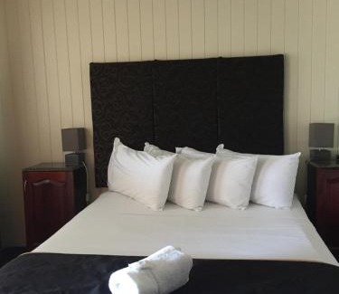 West Mackay Hotel | Country Plaza Motor Inn