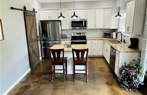 Cochran Cottage | Country Pool House Cottage