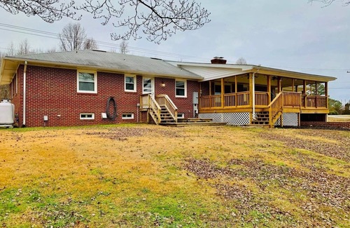 Shacklefords House | Country Ranch close to area historical attractions