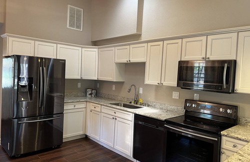 Decker Place House | Country resort 5 bedroom Main House and 1 bedroom guest house combined.