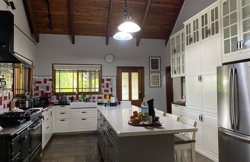 Kirwans Bridge House | Country retreat 4 bedroom on an acre of lush gardens luxury outdoor area.