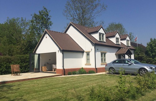 Pershore House | Country retreat for relaxation near Cotswolds, Stratford-upon-Avon and Malvern