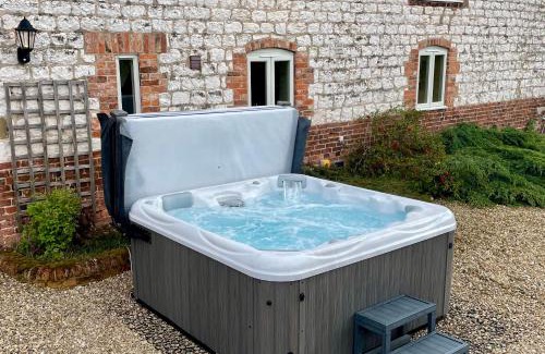 Potter Brompton House | Country Retreat, hot tub, games room, dog friendly