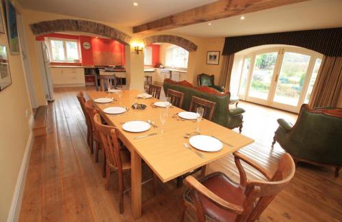 Potter Brompton House | Country Retreat, hot tub, games room, dog friendly