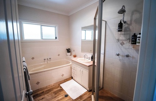 Applethorpe Other | Country Retreat, private, pet friendly only 5 minutes from Stanthorpe.