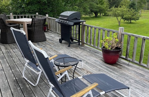 Eastport Apartment | Country retreat with incredible ocean and island views.