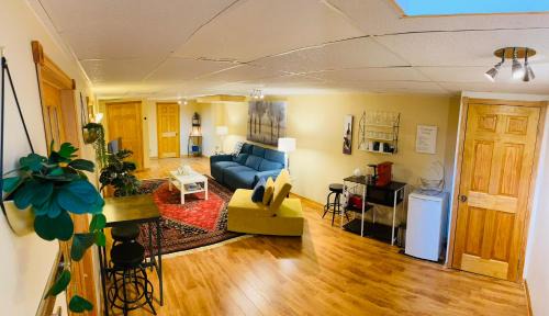 Hamilton Apartment | Country Roads Dwelling