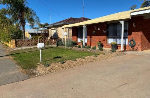 West Wyalong Hotel | Country Roads Motor Inn