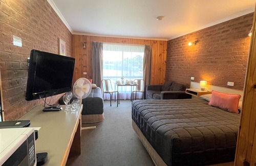 Narrandera Hotel | Country Roads Motor Inn Narrandera