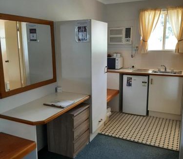 Warwick Hotel | Country Rose Motel Warwick