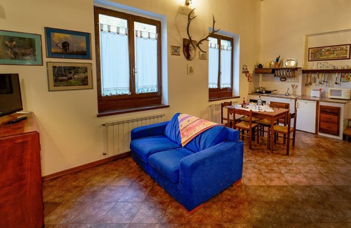 Mologno House | Country villa with private pool garden, wi-fi free for families and groups